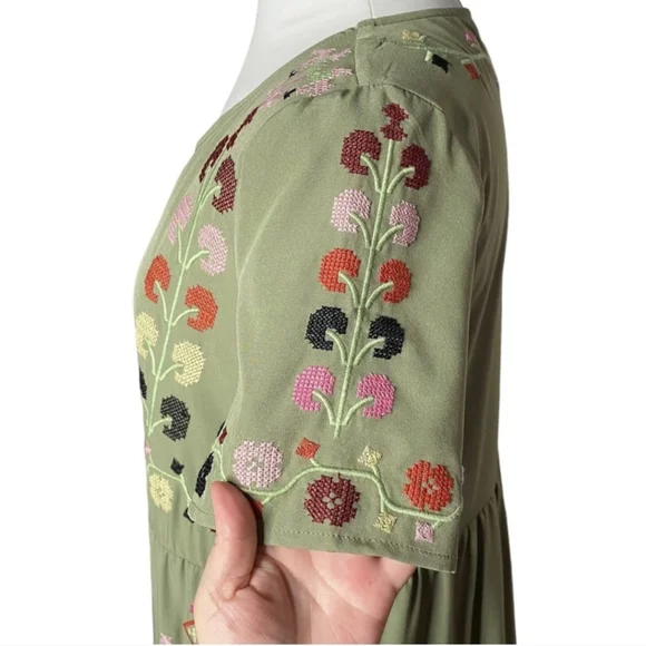 CURVEDREAM Floral Embroidery Tiered Midi Dress - Picture 7 of 11